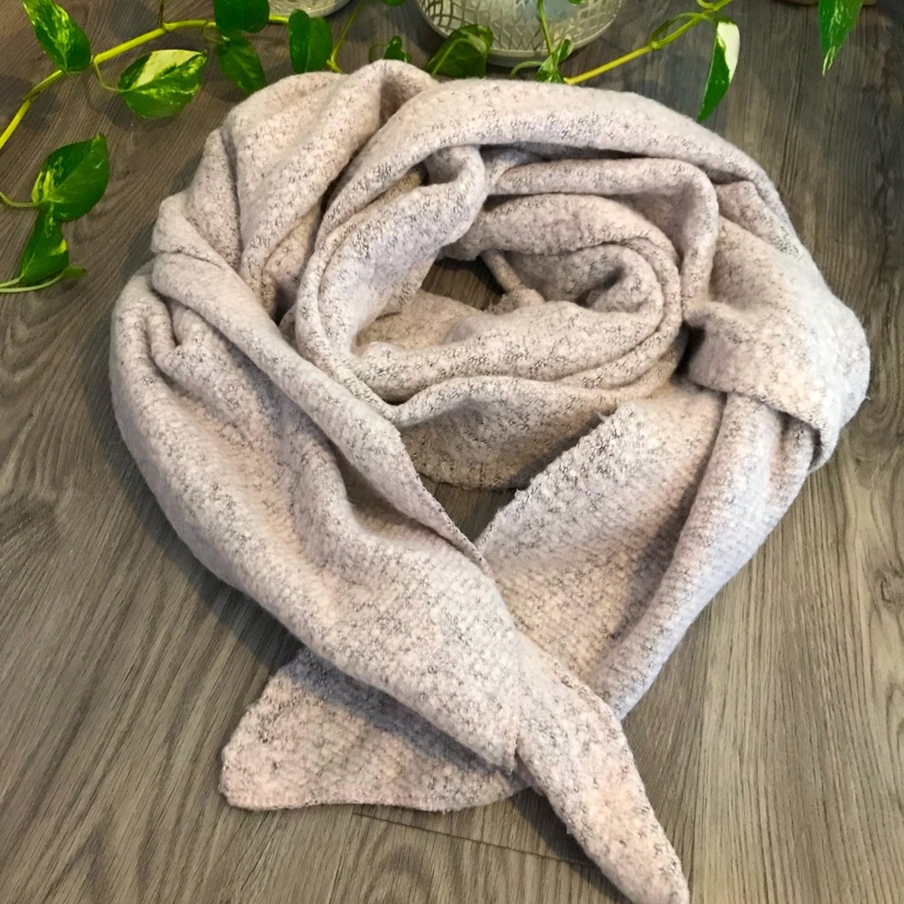⭐️Host Pick⭐️Vera Moda | scarf NWOT